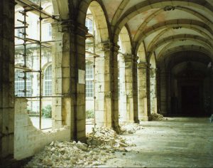 Reabertura dos claustros, 1995